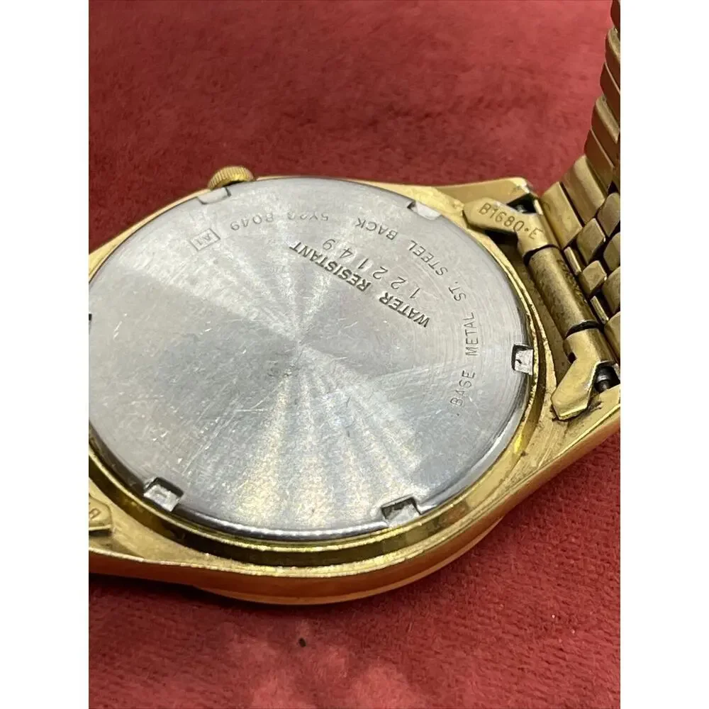 Vintage Seiko watch 5Y23-8049 Gold Tone Quartz SQ day/date Dead Battery Black